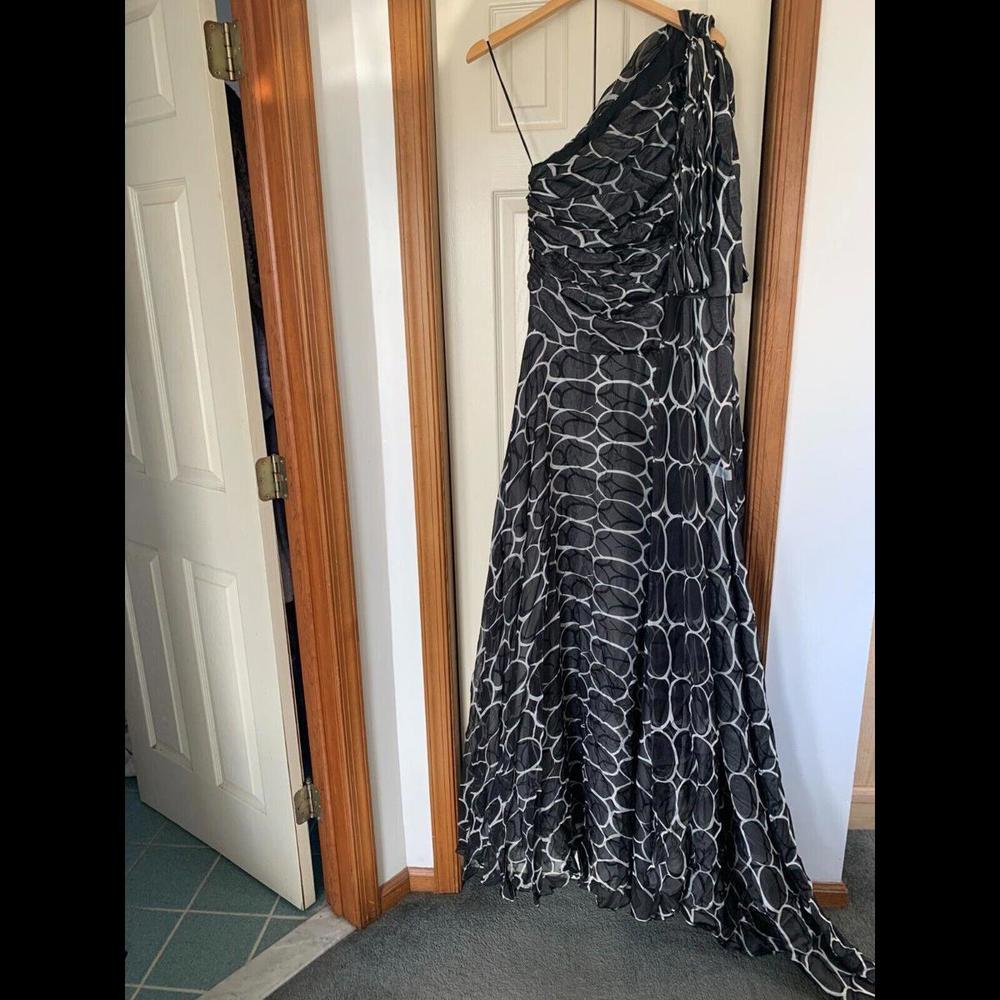 Aurelio Costarella Black/White One Shoulder Gown size 1 $3700
